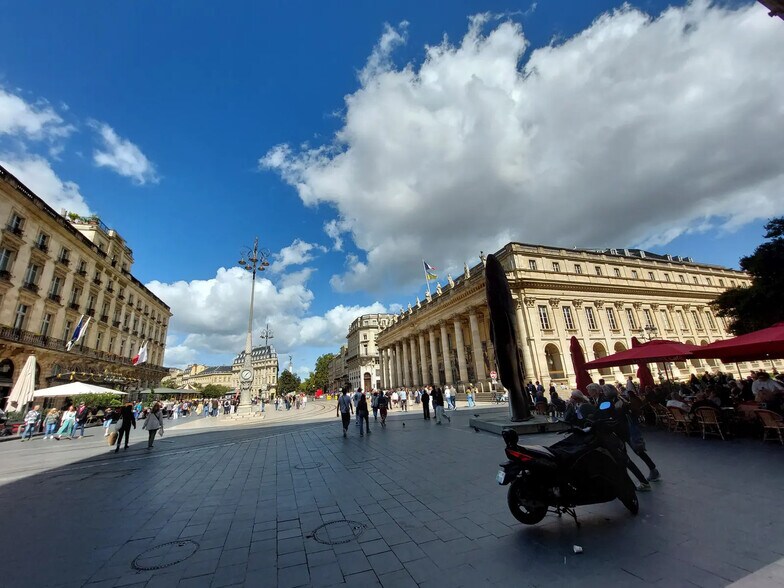 Retail in Bordeaux for lease - Building Photo - Image 2 of 3