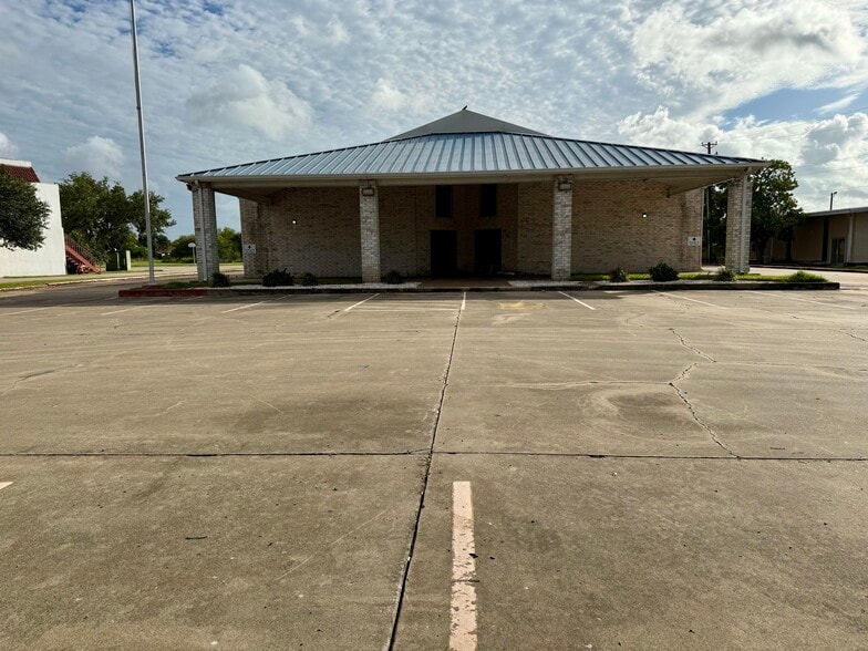 3442 Holly Rd, Corpus Christi, TX for sale - Building Photo - Image 2 of 13