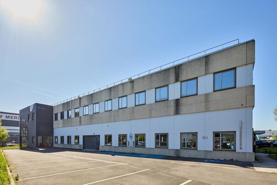 Flex in Nanterre for lease - Building Photo - Image 2 of 13