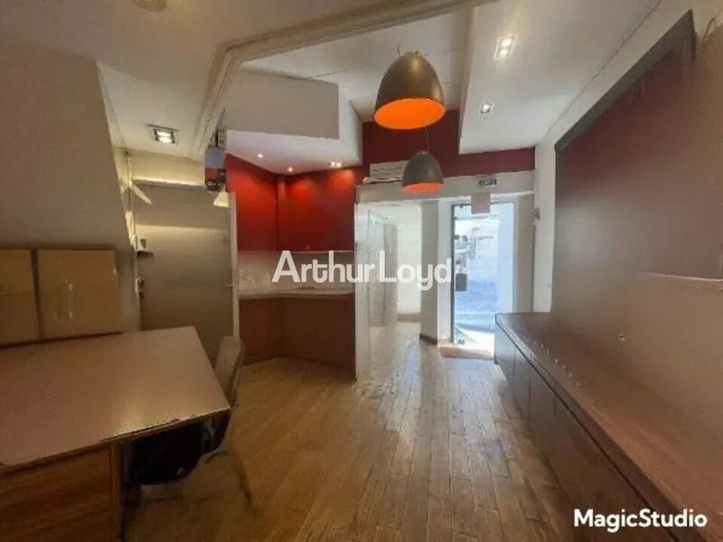 Retail in Reims for lease Interior Photo- Image 1 of 6