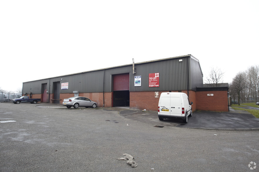 Vale Dr, Oldham for lease - Primary Photo - Image 1 of 5