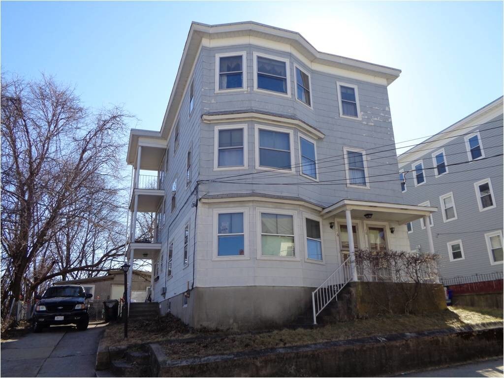 16 Bagley St, Central Falls, RI 02863