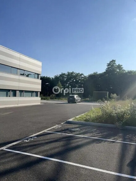 Office in Colmar for lease - Building Photo - Image 2 of 11