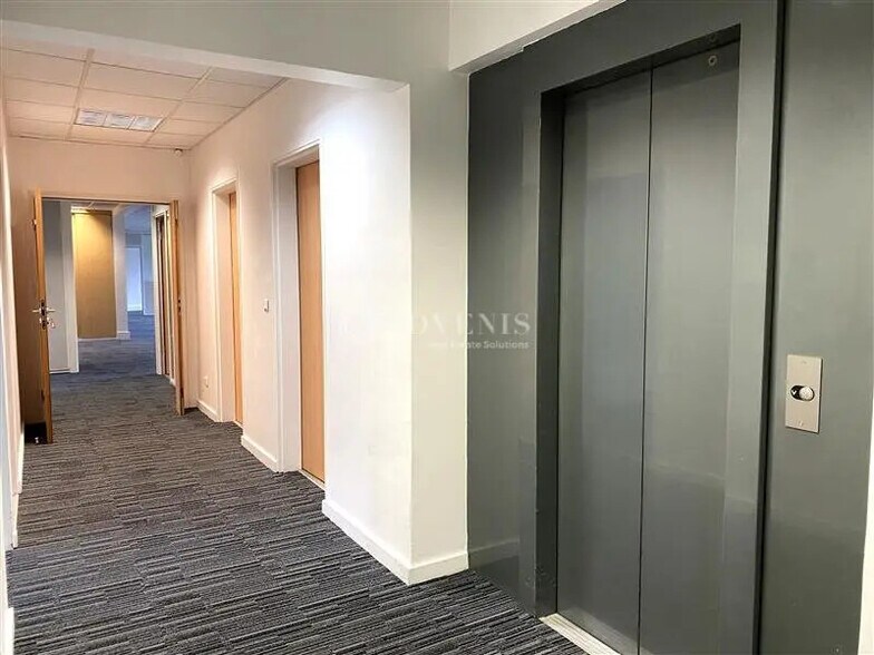 Office in Clichy for lease - Interior Photo - Image 3 of 10