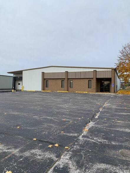 3146 Market St, Green Bay, WI for lease - Building Photo - Image 1 of 12