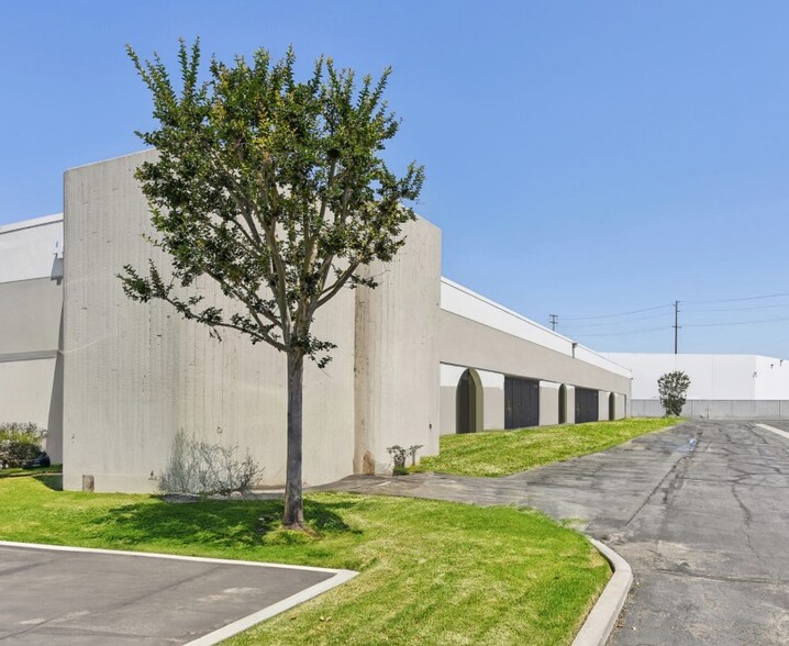 14747 Artesia Blvd, La Mirada, CA for lease - Building Photo - Image 2 of 6