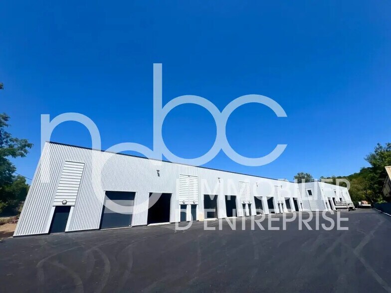 Flex in Saint-Germain-Nuelles for sale - Building Photo - Image 3 of 8