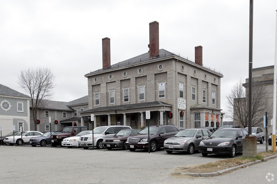 61 Harvard St, Worcester, MA 01609