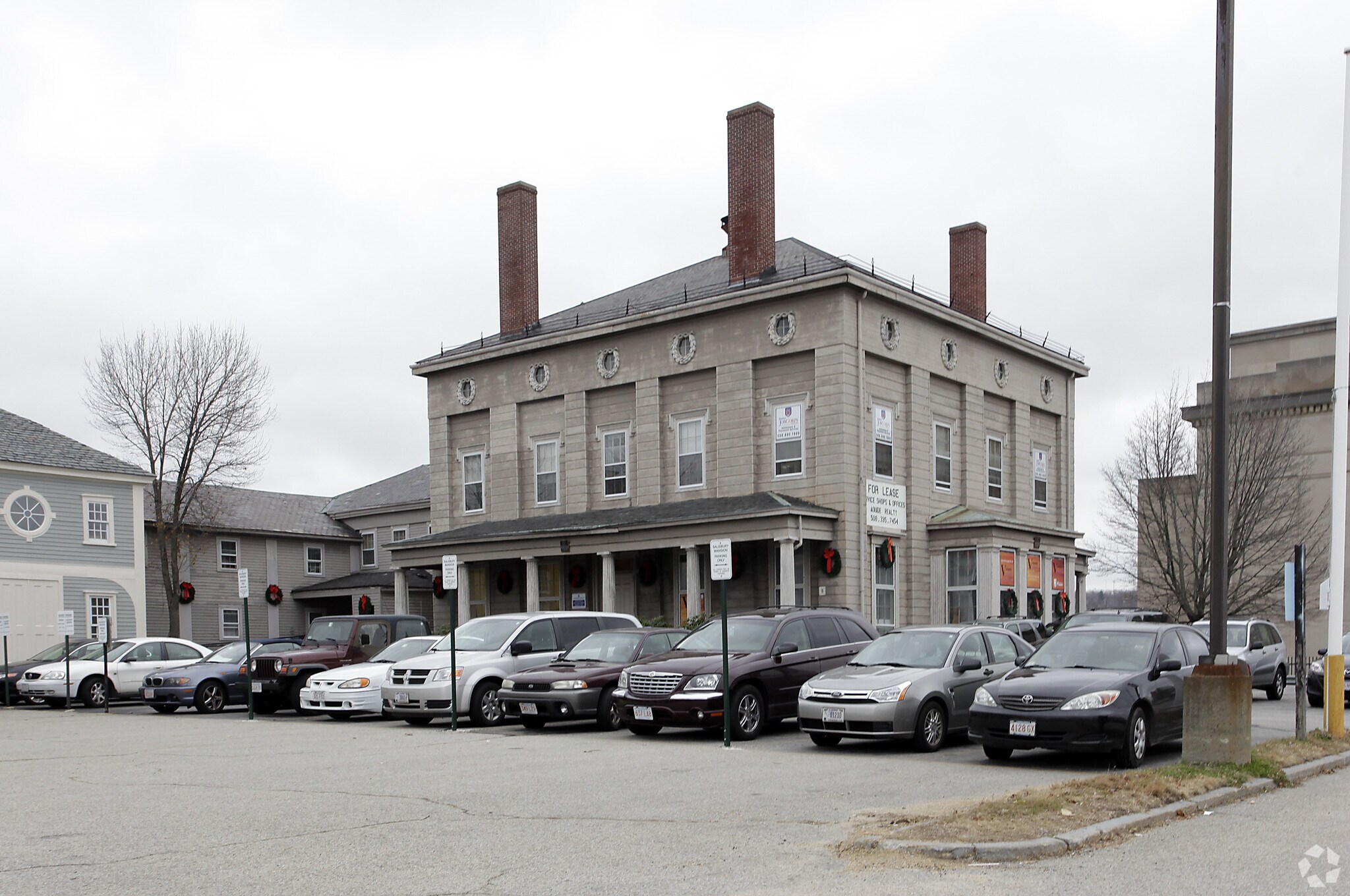 61 Harvard St, Worcester, MA 01609