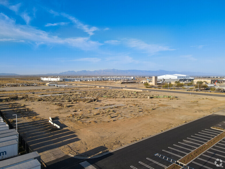 13415 Sabre St, Victorville, CA for lease - Primary Photo - Image 2 of 4