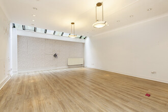 359 City Rd, London for lease Interior Photo- Image 1 of 4