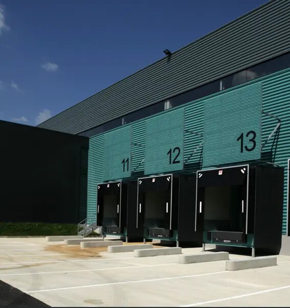 Industrial in Puget-sur-Argens for lease Building Photo- Image 1 of 4