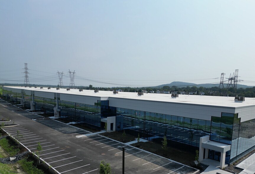 960-1000 Rue Parent, St-Bruno-de-Montarville, QC for lease - Building Photo - Image 2 of 8