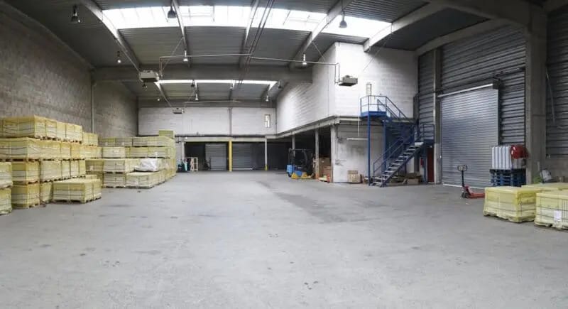 Flex in Chassieu for lease - Interior Photo - Image 1 of 4