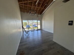 501 Palm St, West Palm Beach, FL for lease Interior Photo- Image 2 of 4