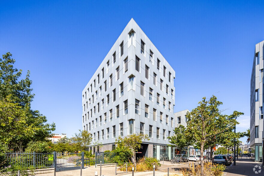Office in Lyon for lease - Building Photo - Image 3 of 3
