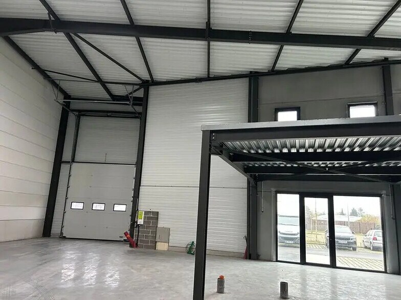 Office in Cysoing for lease - Building Photo - Image 3 of 5