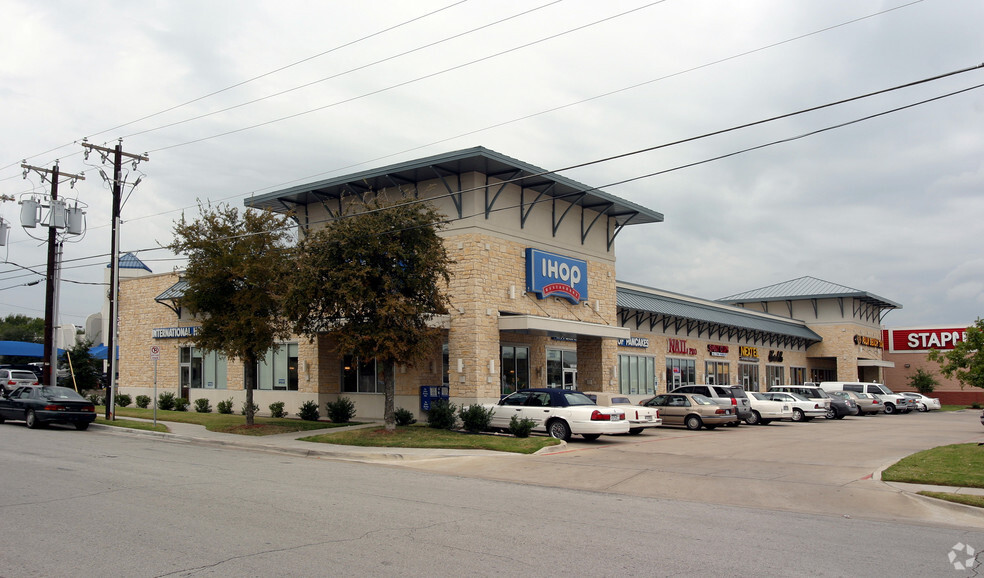 1664 S University Dr, Fort Worth, TX for lease - Building Photo - Image 2 of 15