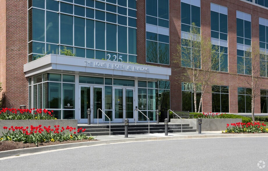 215 Schilling Cir, Hunt Valley, MD for lease - Building Photo - Image 2 of 15