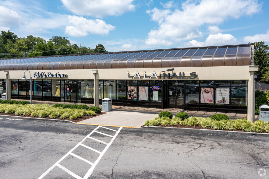 7240 Kingston Pike, Knoxville, TN for lease - Building Photo - Image 1 of 17