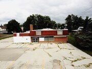 200 S East St, Le Roy IL - Storefront