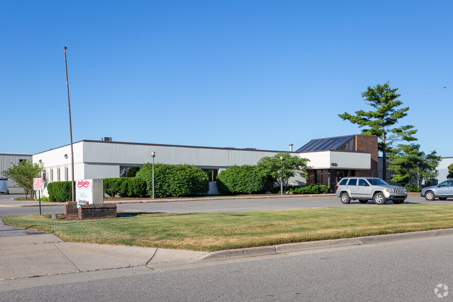 852 47th St SW, Grand Rapids, MI for lease - Primary Photo - Image 1 of 4