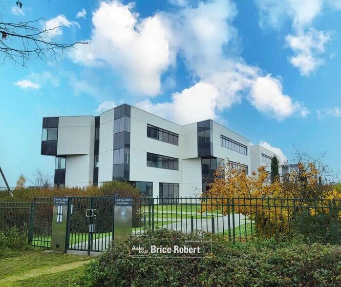 Office in Saint-Priest for lease - Building Photo - Image 3 of 12