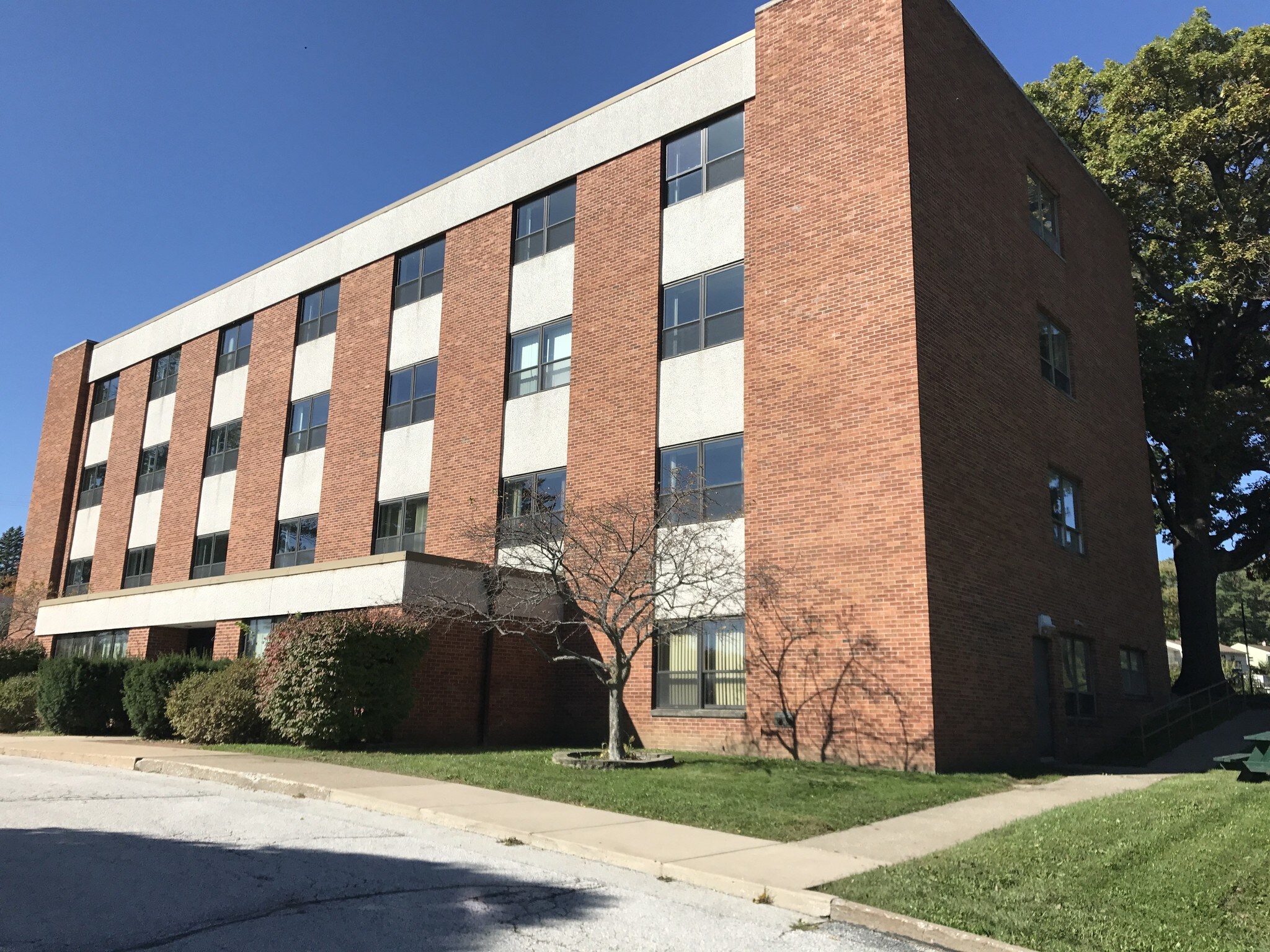 2504 Telegraph Rd, Davenport, IA for sale Building Photo- Image 1 of 1