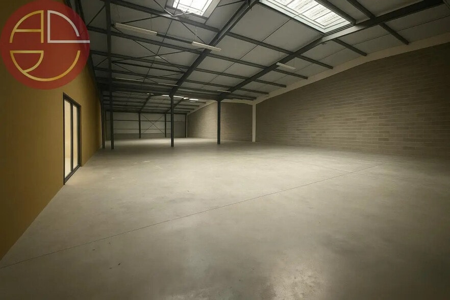 Industrial in Fenouillet for lease - Interior Photo - Image 3 of 6