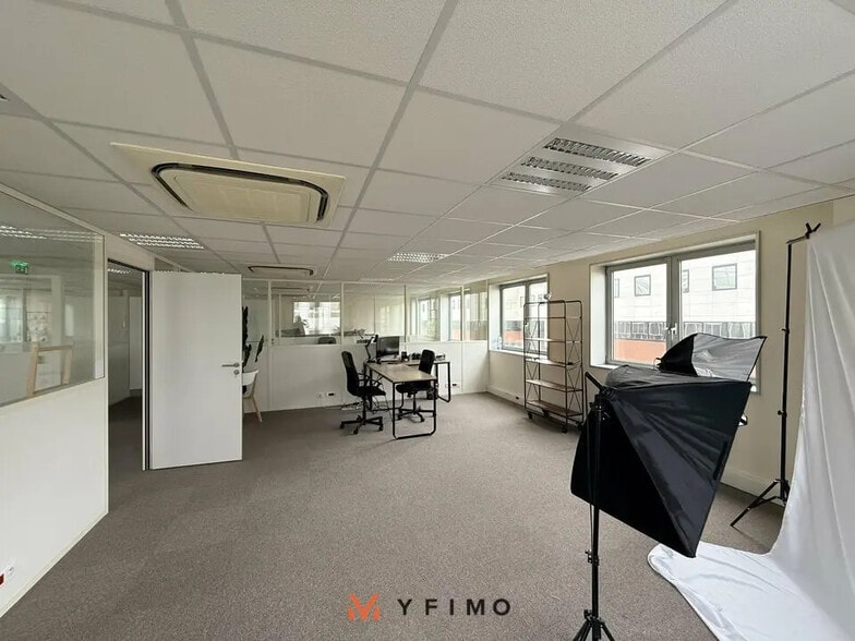 Office in Le Pecq for lease - Interior Photo - Image 3 of 8