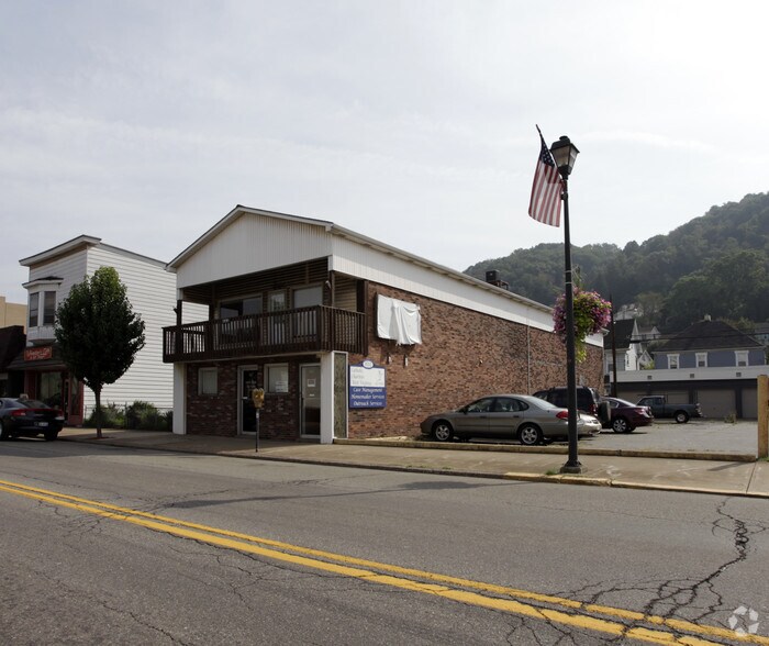 822 Main St, Follansbee, WV for sale - Building Photo - Image 2 of 2