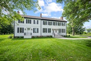 1975 Georgetown Rd, Paris KY - Airbnb Property