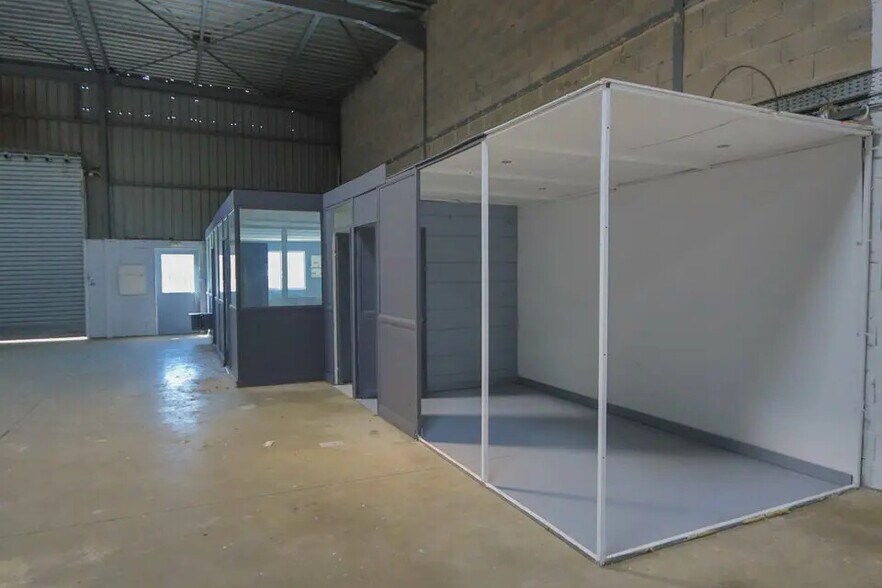 Industrial in Rognac for lease - Interior Photo - Image 2 of 10