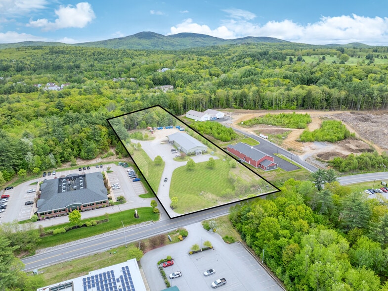 359 Hounsell Ave, Gilford, NH for lease - Primary Photo - Image 1 of 35