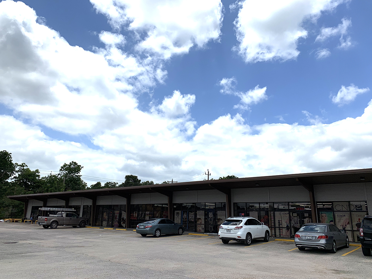 10737 Kingspoint Rd, Houston, TX for lease Building Photo- Image 1 of 3