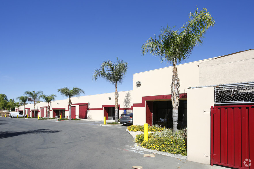 18630 Collier Ave, Lake Elsinore, CA for lease - Building Photo - Image 3 of 12