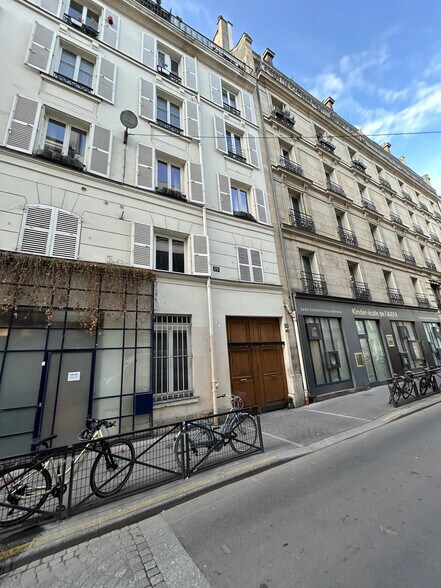 Retail in Paris for lease - Building Photo - Image 1 of 5