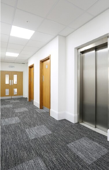 8-14 The Broadway, Haywards Heath for lease - Interior Photo - Image 3 of 9