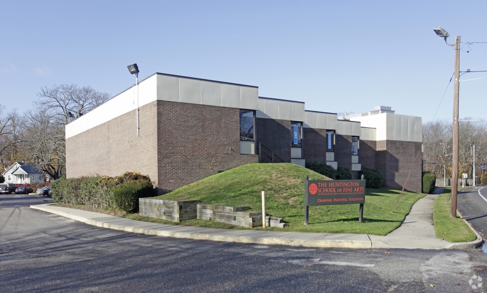 2 Melville Rd N, Huntington Station, NY for sale - Primary Photo - Image 1 of 1