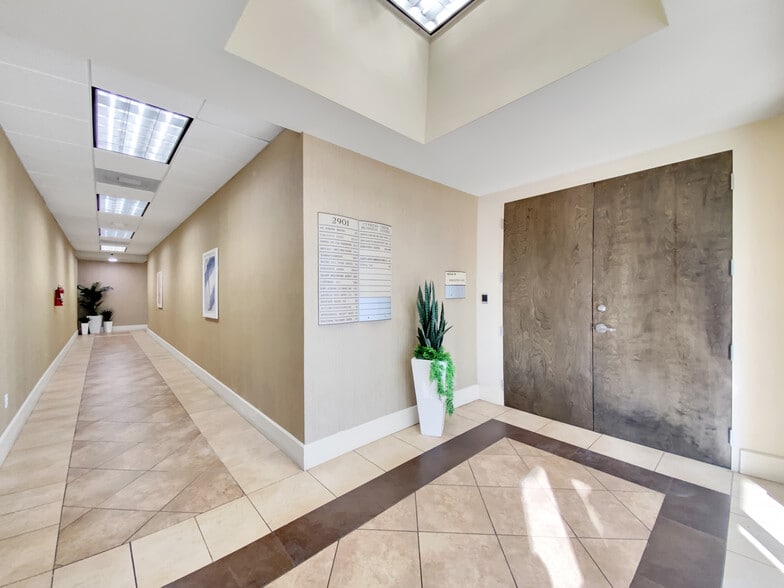 2901 NW 62nd St, Fort Lauderdale, FL for lease - Building Photo - Image 2 of 7