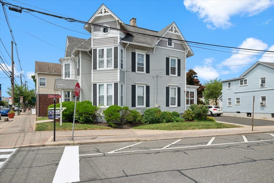 30 W Somerset St, Raritan, NJ for sale - Building Photo - Image 1 of 1