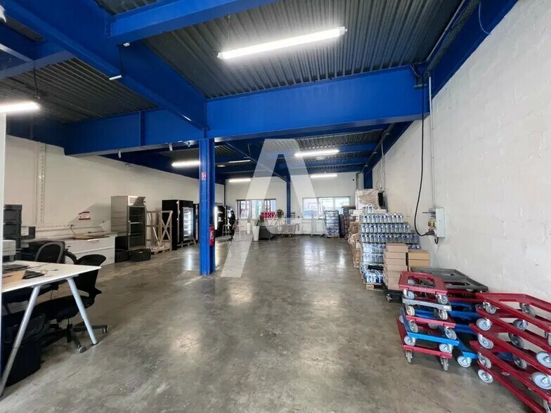 Flex in Ivry-sur-Seine for lease - Interior Photo - Image 2 of 7