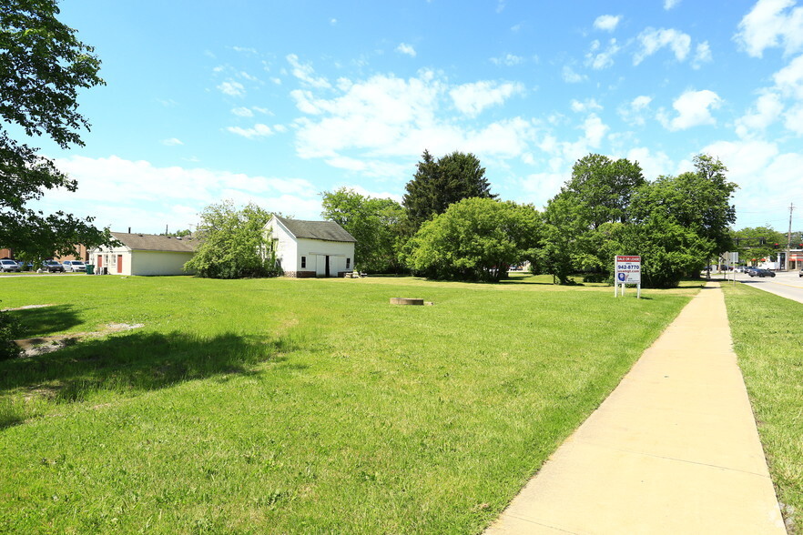 229 Center St, Chardon, OH for lease - Building Photo - Image 2 of 8