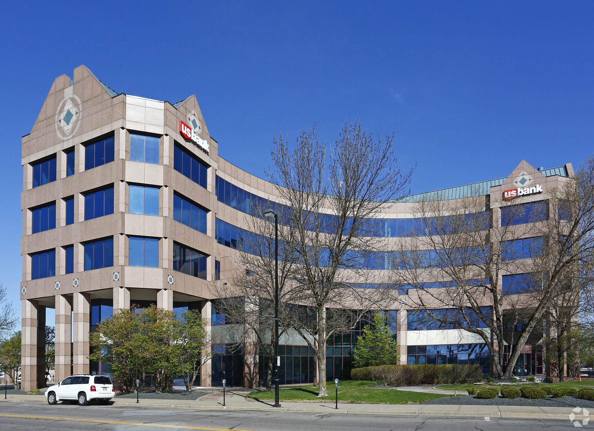 1015 W Saint Germain St W, Saint Cloud, MN for lease Primary Photo- Image 1 of 25