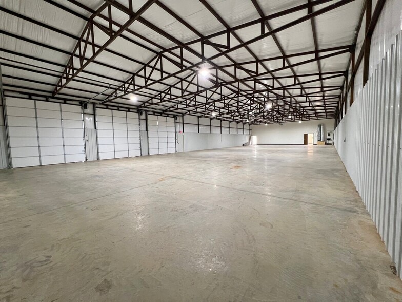 133 NE 52nd St, Oklahoma City, OK for lease - Interior Photo - Image 2 of 3