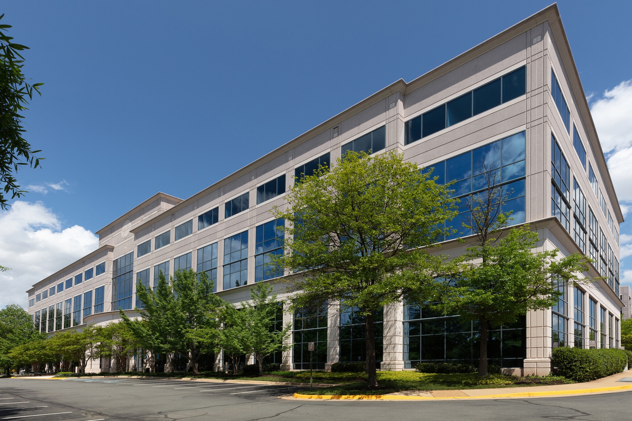 2525 Network Pl, Herndon, VA for lease Building Photo- Image 1 of 12