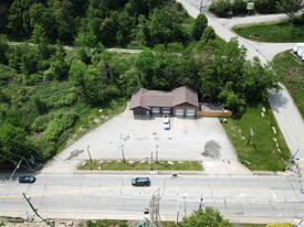 Auto Garage - Corner Lot on Parkway Entrance - Parking Garage