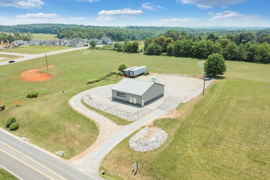 1357 Hendricks Store Rd, VA 24121