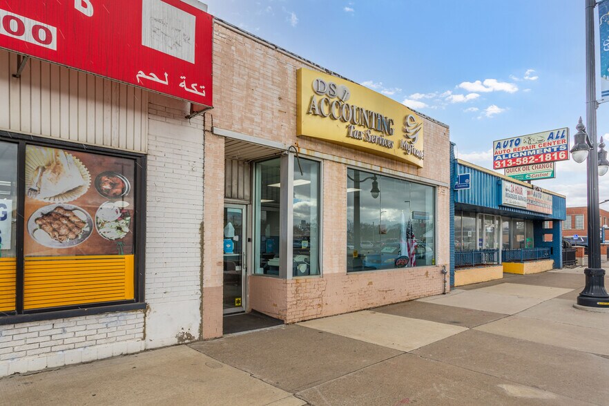 13646 W Warren Ave, Dearborn, MI 48126
