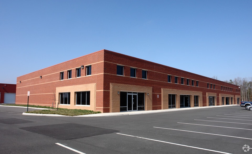 23590 Overland Dr, Sterling, VA for lease - Primary Photo - Image 1 of 3